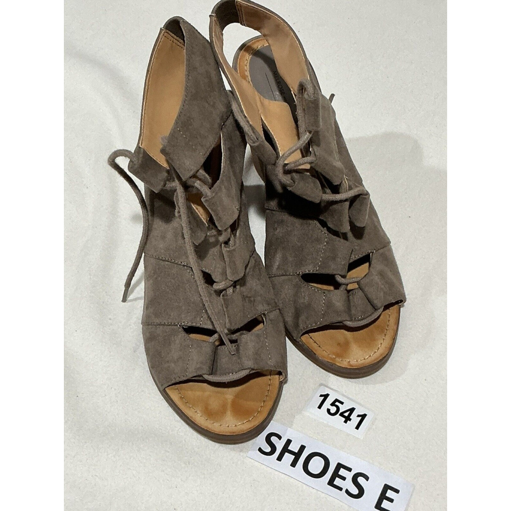 Woman’s Melrose Market Calista Lace Up Taupe Suede Wedge Open Toe Ankle Shoe 8.5